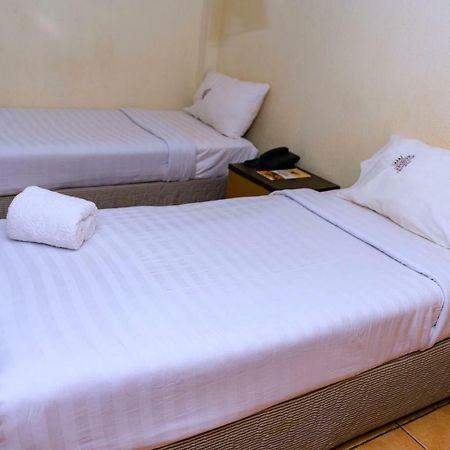 Aponye Hotel Kampala Luaran gambar