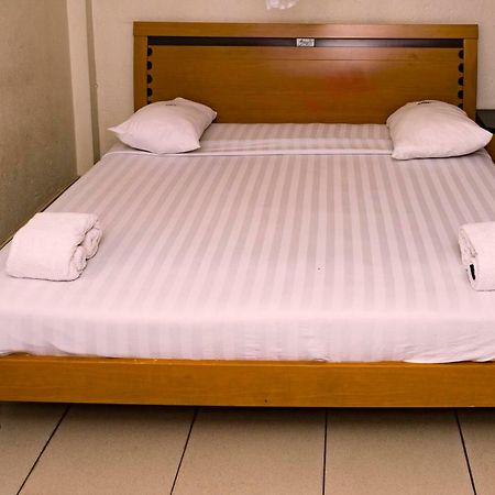 Aponye Hotel Kampala Luaran gambar