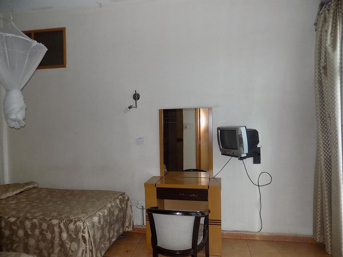 Aponye Hotel Kampala Luaran gambar