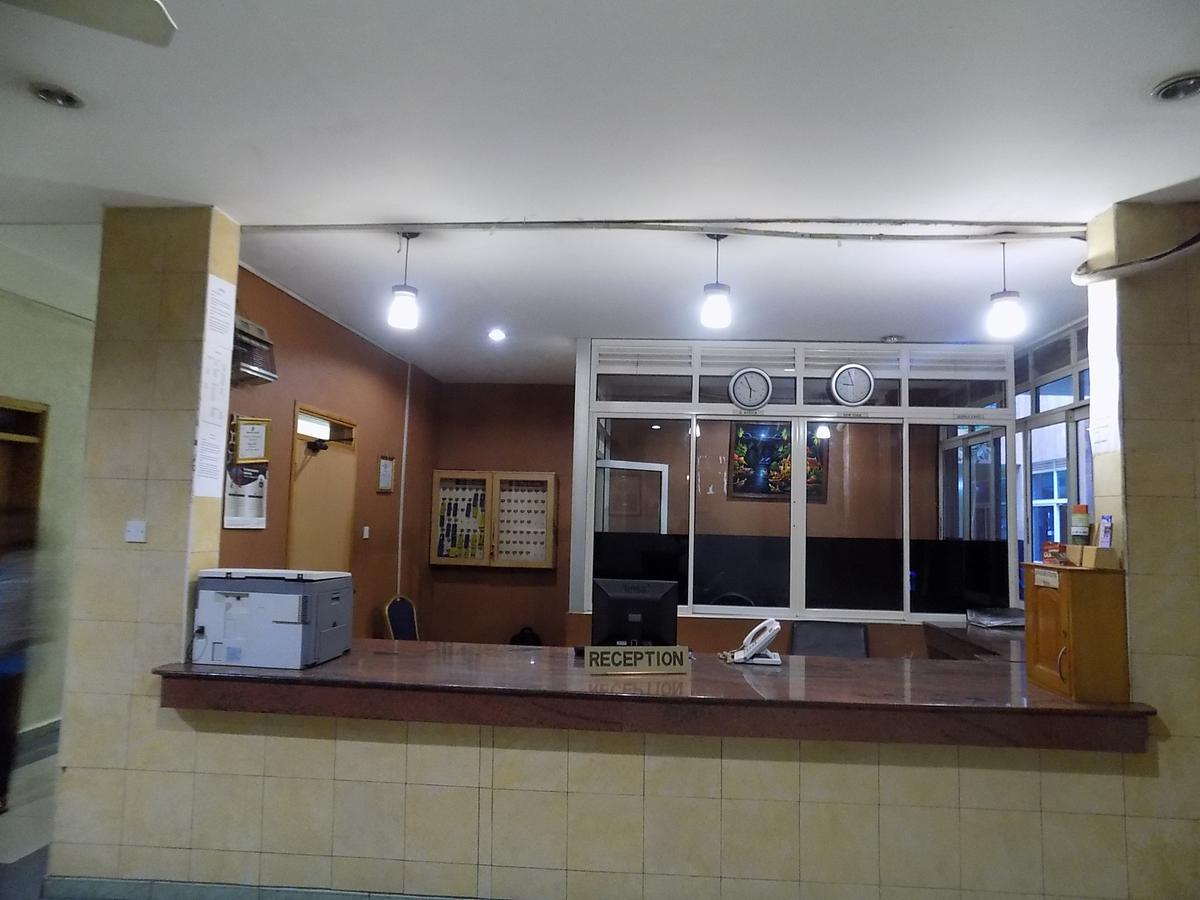 Aponye Hotel Kampala Luaran gambar