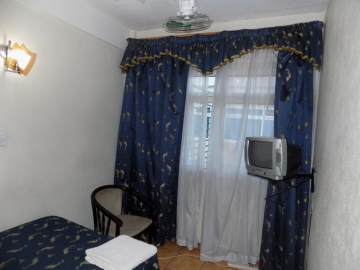 Aponye Hotel Kampala Luaran gambar