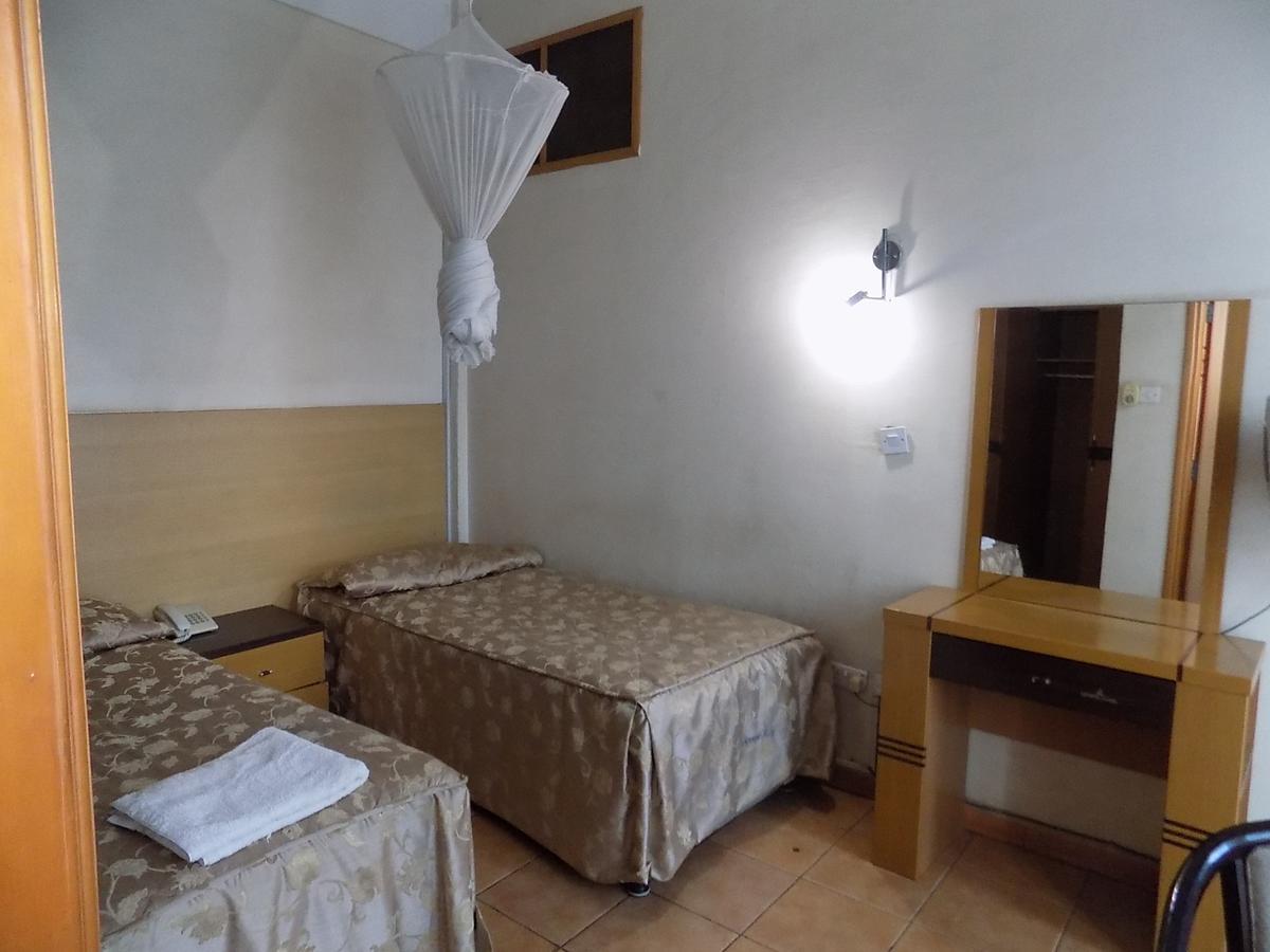 Aponye Hotel Kampala Luaran gambar