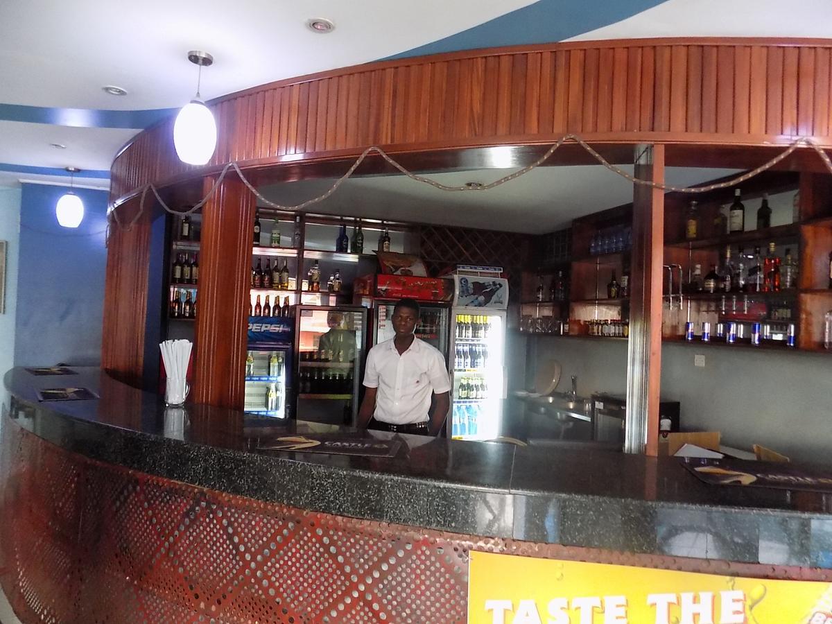 Aponye Hotel Kampala Luaran gambar