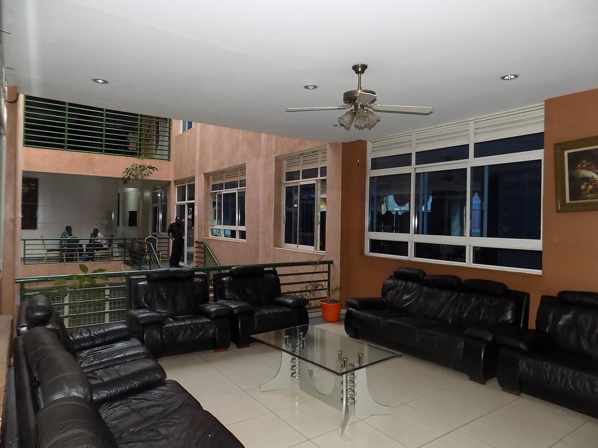 Aponye Hotel Kampala Luaran gambar