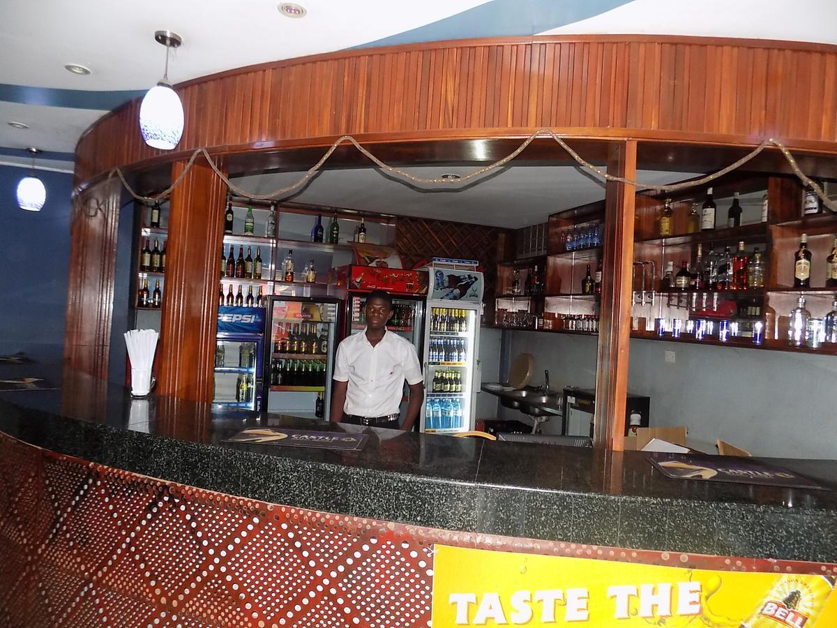 Aponye Hotel Kampala Luaran gambar