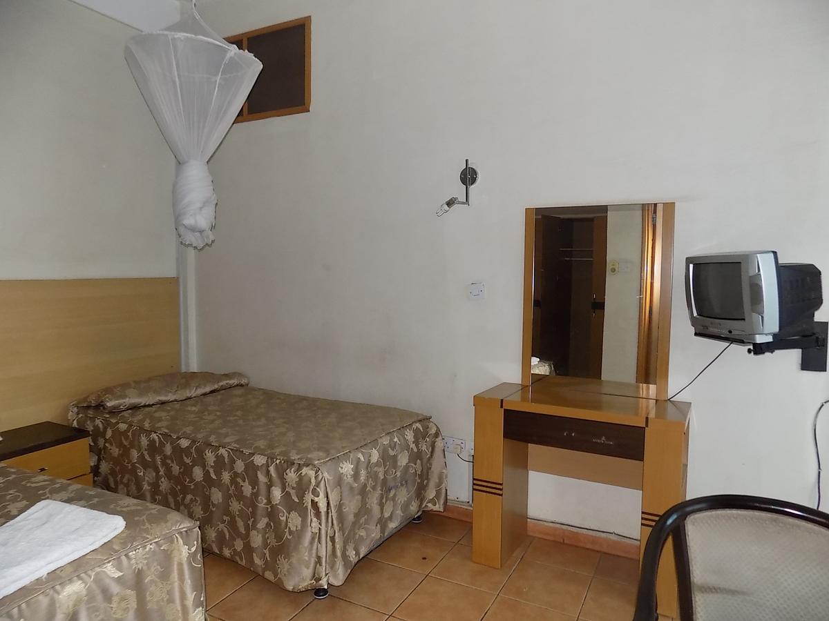 Aponye Hotel Kampala Luaran gambar