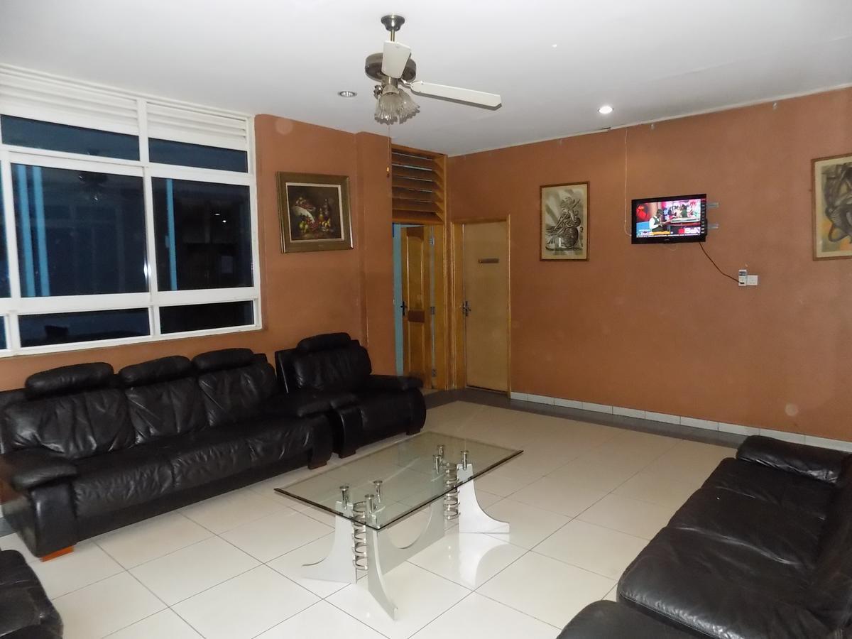 Aponye Hotel Kampala Luaran gambar