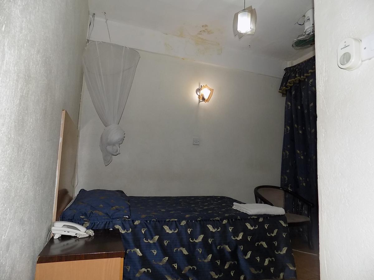 Aponye Hotel Kampala Luaran gambar