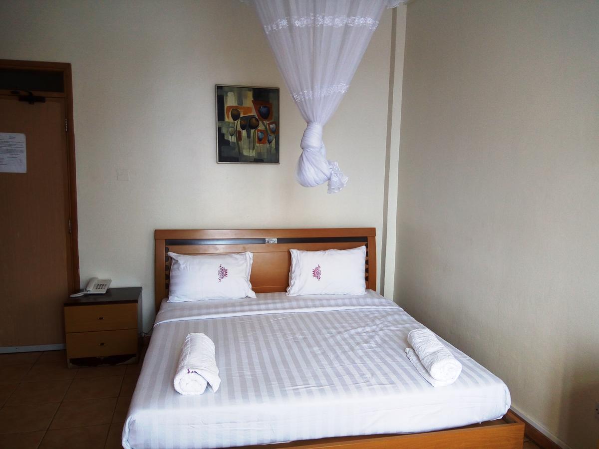 Aponye Hotel Kampala Luaran gambar