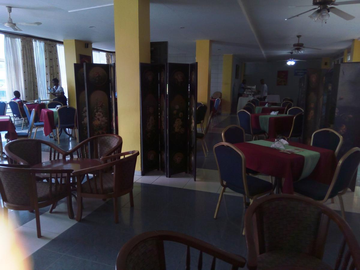 Aponye Hotel Kampala Luaran gambar