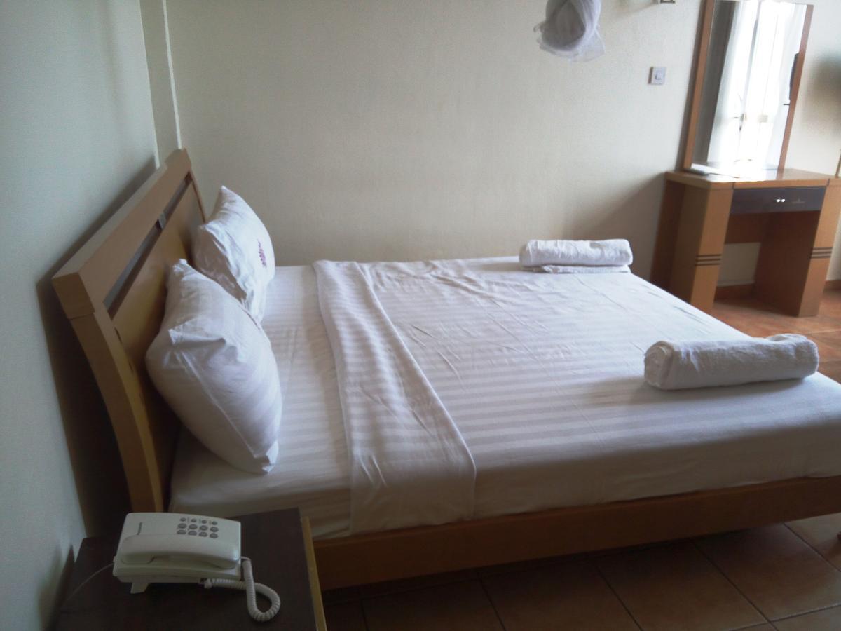 Aponye Hotel Kampala Luaran gambar