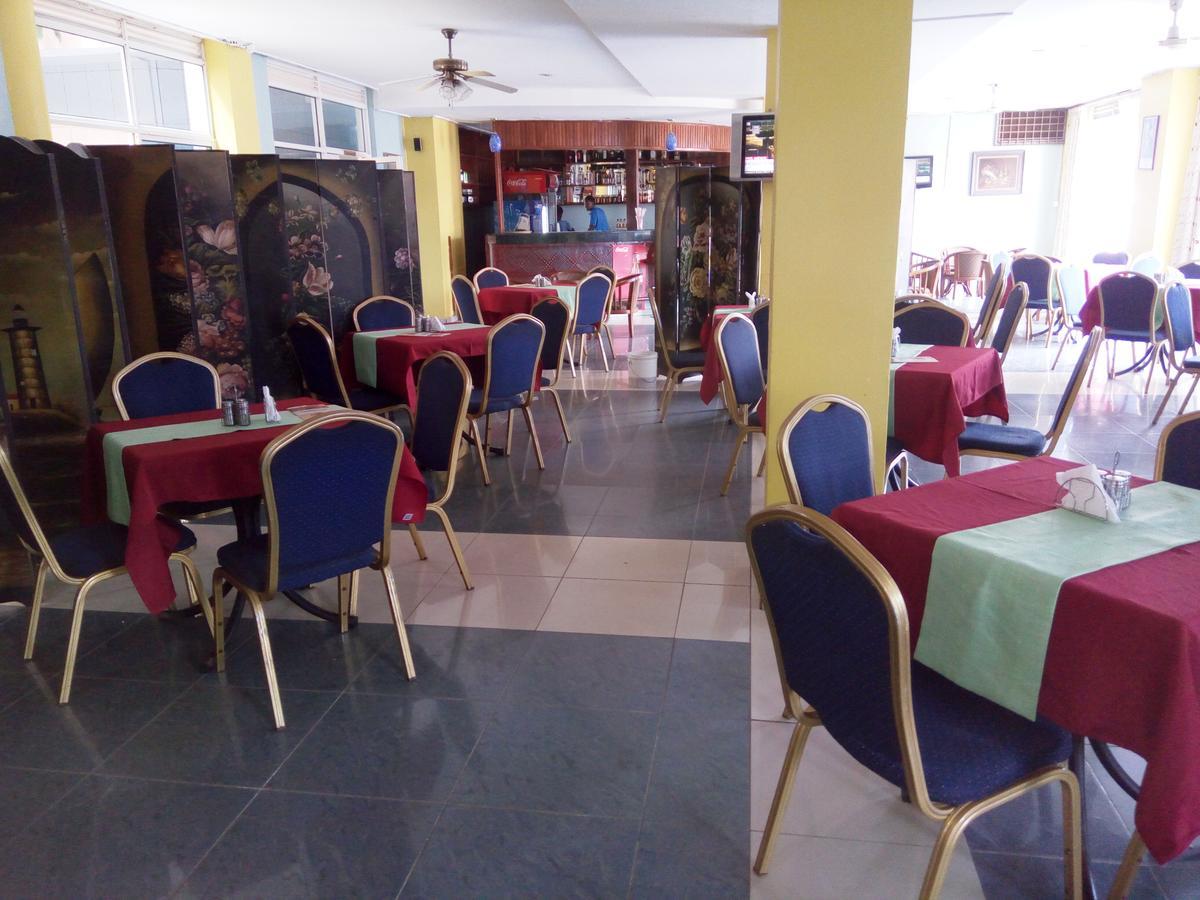 Aponye Hotel Kampala Luaran gambar