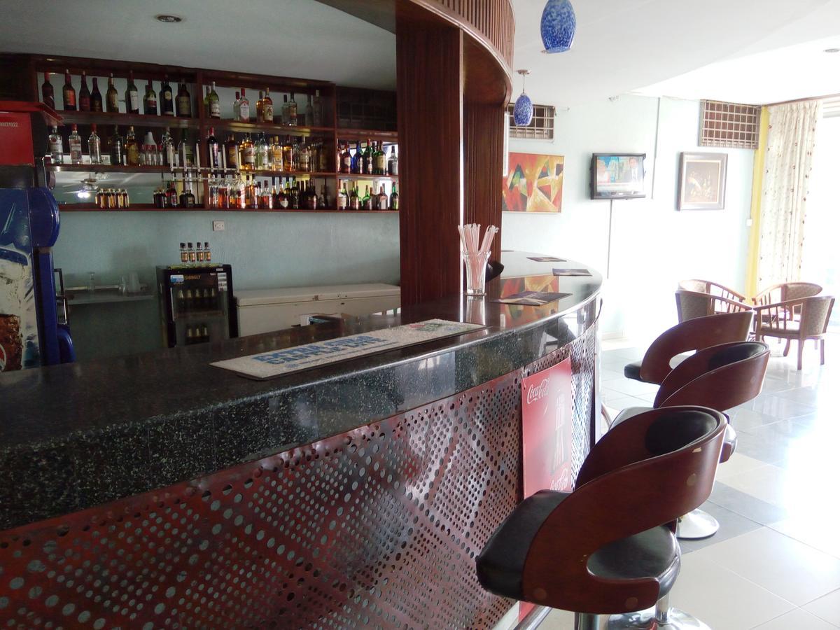 Aponye Hotel Kampala Luaran gambar