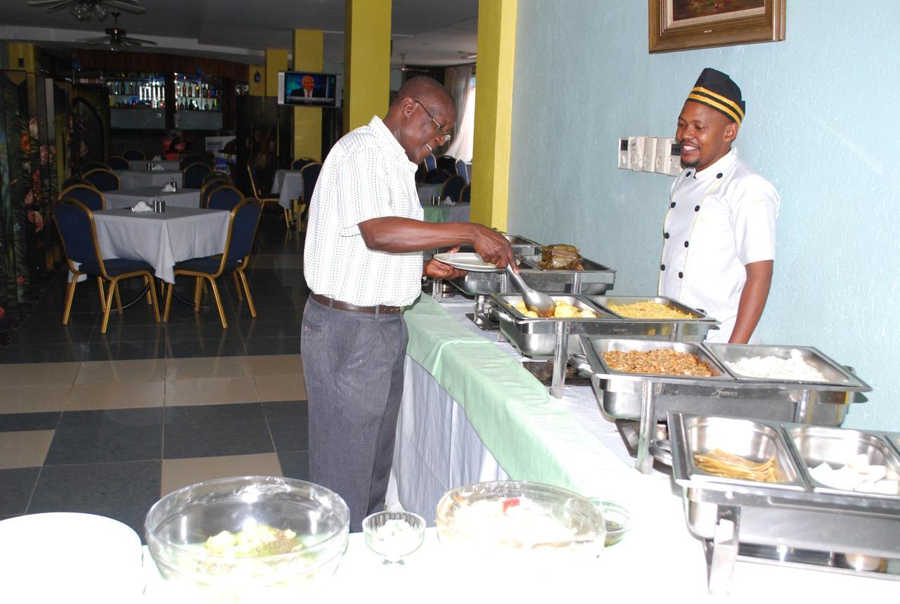 Aponye Hotel Kampala Luaran gambar