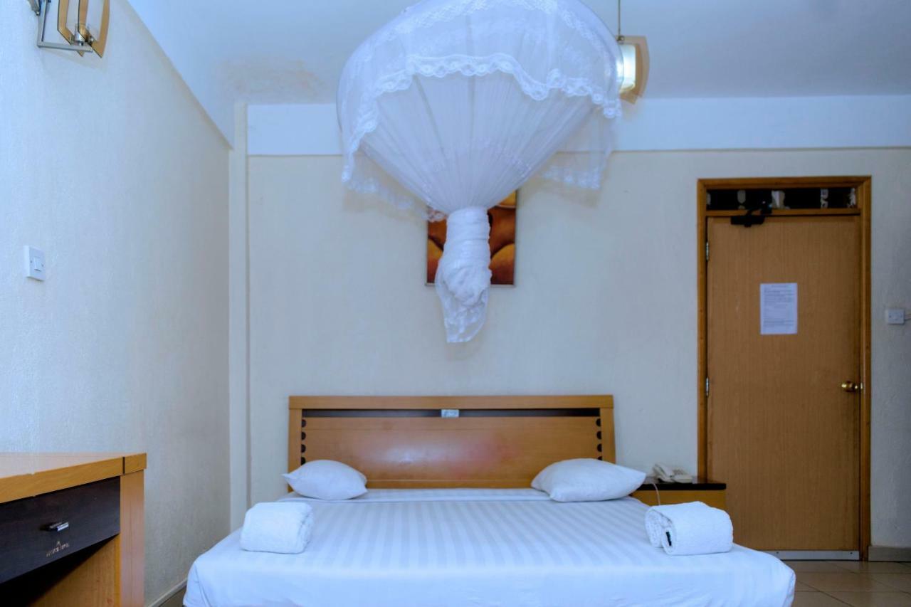 Aponye Hotel Kampala Luaran gambar