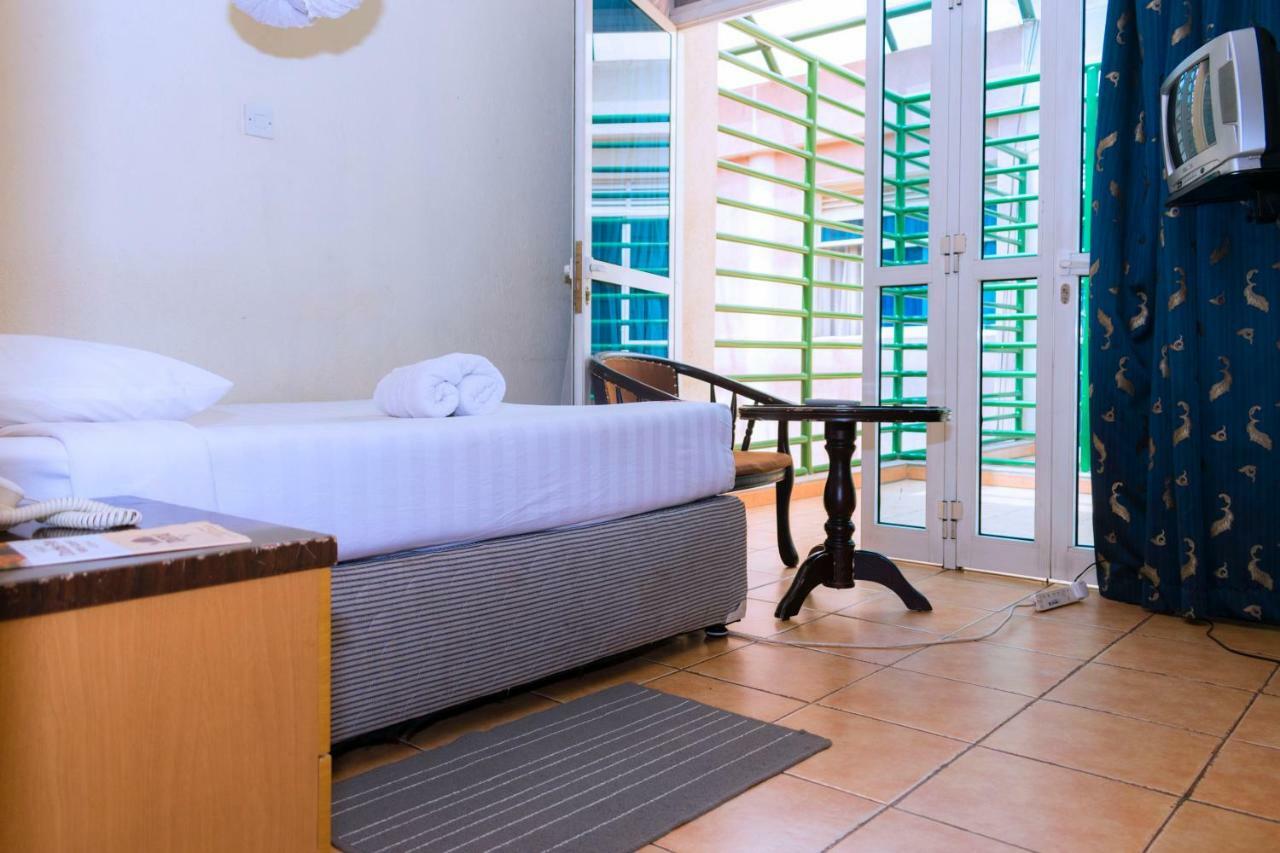 Aponye Hotel Kampala Luaran gambar
